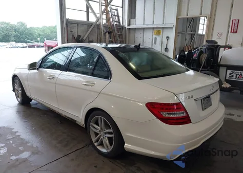 2013 Mercedes-Benz C 250 Luxury/Sport из США, поврежденный, VIN WDDGF4HBXDA839380